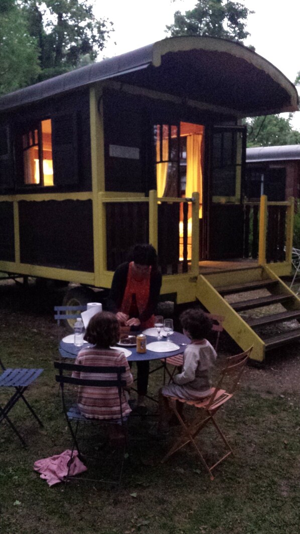 Outdoor dining
