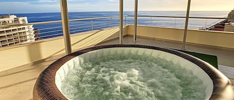 Bain à remous extérieur