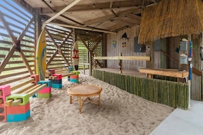 Surf-or-Sound-Realty-998-Circle-in-the-Sand-Tiki-Bar-2