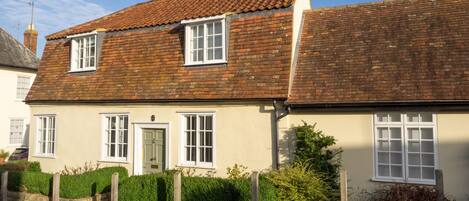 Centrally located cottage on the old market square in the heart of the village