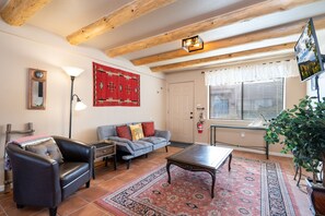 Living Room w. Futon Bed