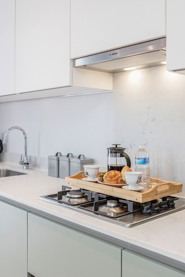 Fully Kitted Kitchen with Dishwasher, Oven, Hob, Microwave, Fridge Freezer and Washing Machine