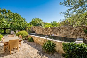 Garten / Terrasse mit Pool