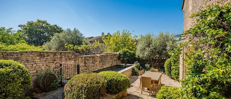 Garten / Terrasse mit Pool