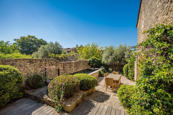 Garten / Terrasse mit Pool