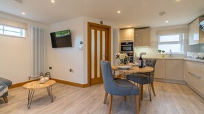 Open plan living-dining-kitchen, Hillview Hideaway, Bolthole Retreats