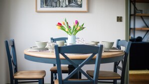 Dining Area, Chestnut Cottage, Bolthole Retreats