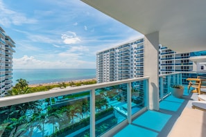 Private Balcony with Direct Ocean View!