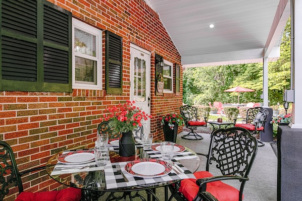 Outdoor dining