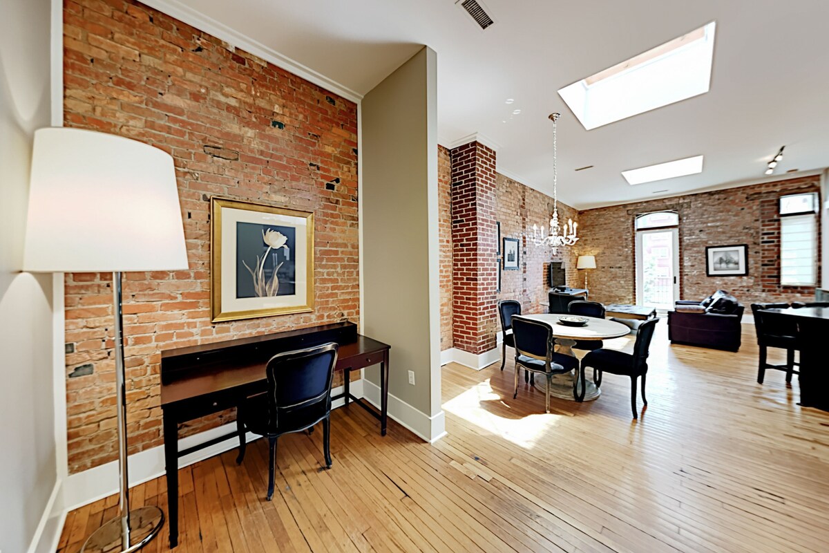 Updated Downtown Apartment w/ Big Private Balcony — 2 Blocks to Pack Square