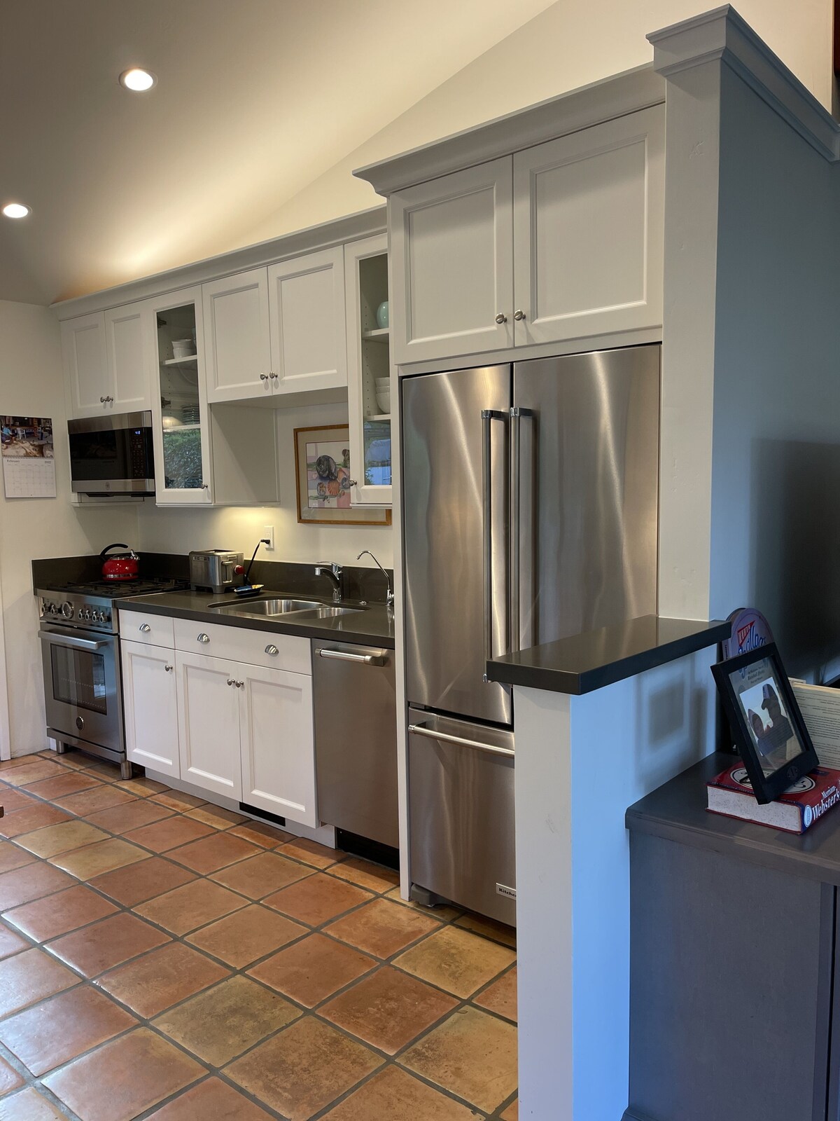 Zen Cottage Hideaway – 1 mile from the Beach, and 1 mile from Downtown…