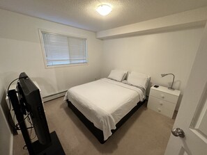 Main bedroom with queen size bed and 42 inch HDTV