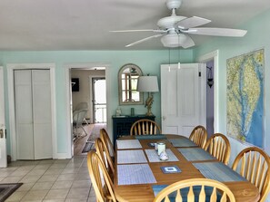 Kitchen eating area