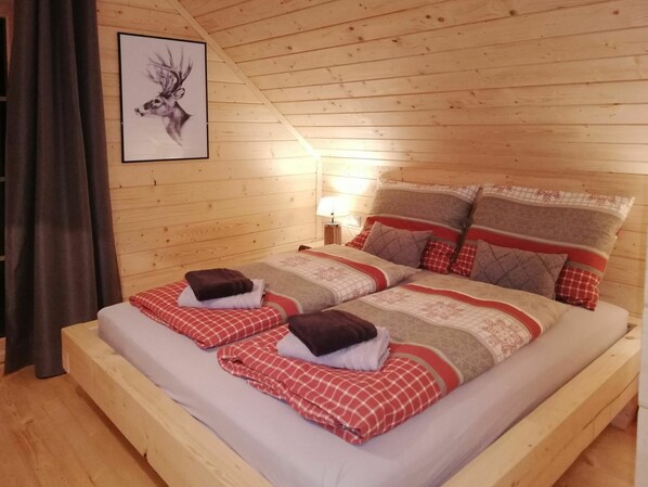 Meubles, Propriété, Confort, Bois, Cadre De Lit, Design Intérieur, Oreiller, Bâtiment, Lit, Ombre