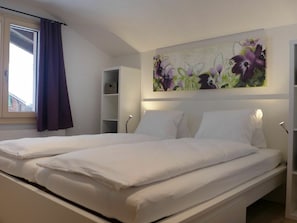 Eigentum, Möbel, Cabinetry, Komfort, Holz, Textil, Interior Design, Beleuchtung, Farbe, Fenster