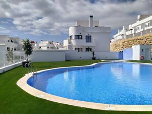 Water, Cloud, Sky, Building, Property, Plant, Window, Azure, Swimming Pool, Architecture