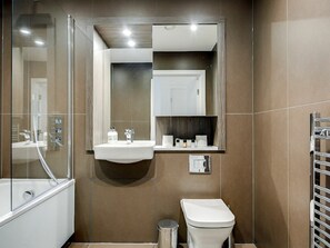 Miroir, Luminaire Plomberie, Robinet, Évier, Bâtiment, Lavabo, Salle De Bains, Design Intérieur, Sol