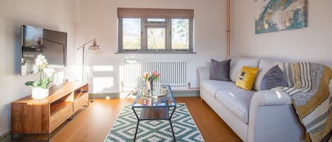 Open Plan Living Area, Paddock Cottage, Bolthole Retreats