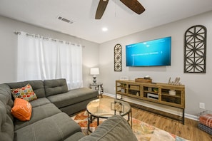 Living Room with SmartTV