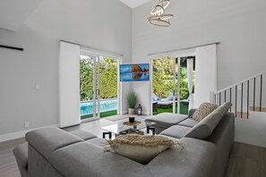 "House was super clean, organized, all things new, decor was beautifully arranged, attention to details throughout the entire house." - Eduardo 