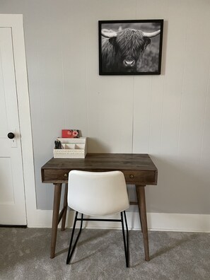 Quaint work station