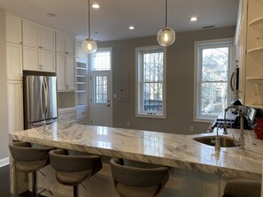 Counter seating for 4