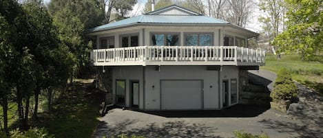 The Octagon House with Infinite views of Canandaigua Lake