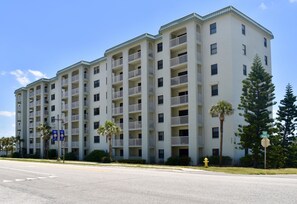 Condo conveniently located on 1st floor