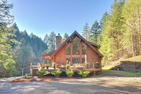 Gaston Vacation Rental | 3BR | 2.5BA | 1,752 Sq Ft | Stairs Required
