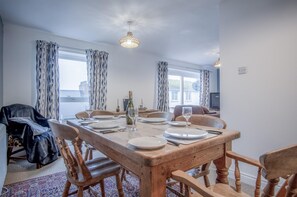 Pharmacy Court - 2 Bedroom Apartment - Saundersfoot (8044)