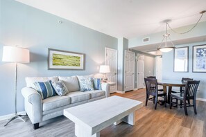 Palms 11216- Living Area