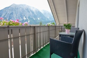 Holiday-Home-Grimming-Lodge-Goldrute-Tauplitz-balcony-view