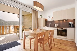 Holiday-home-Adler-Lodge-D1-Tauplitz-Kitchen-Dining-Table