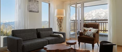 Holiday-home-Fastenberg-Top-3-Schladming-Dachstein-living-room 