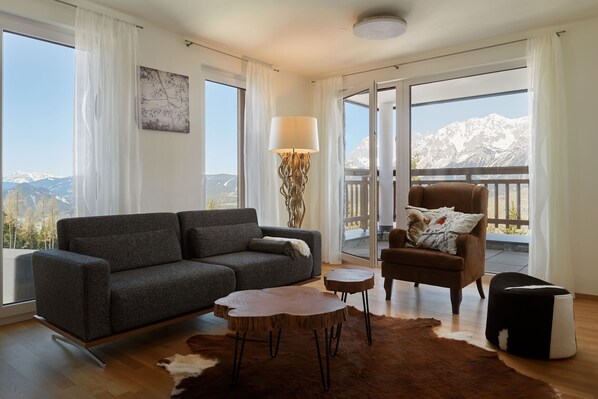 Holiday-home-Fastenberg-Top-3-Schladming-Dachstein-living-room 