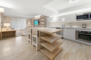 Full Kitchen with Dining Table