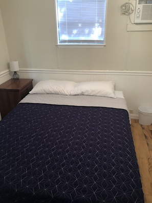Main bedroom with queen size bed