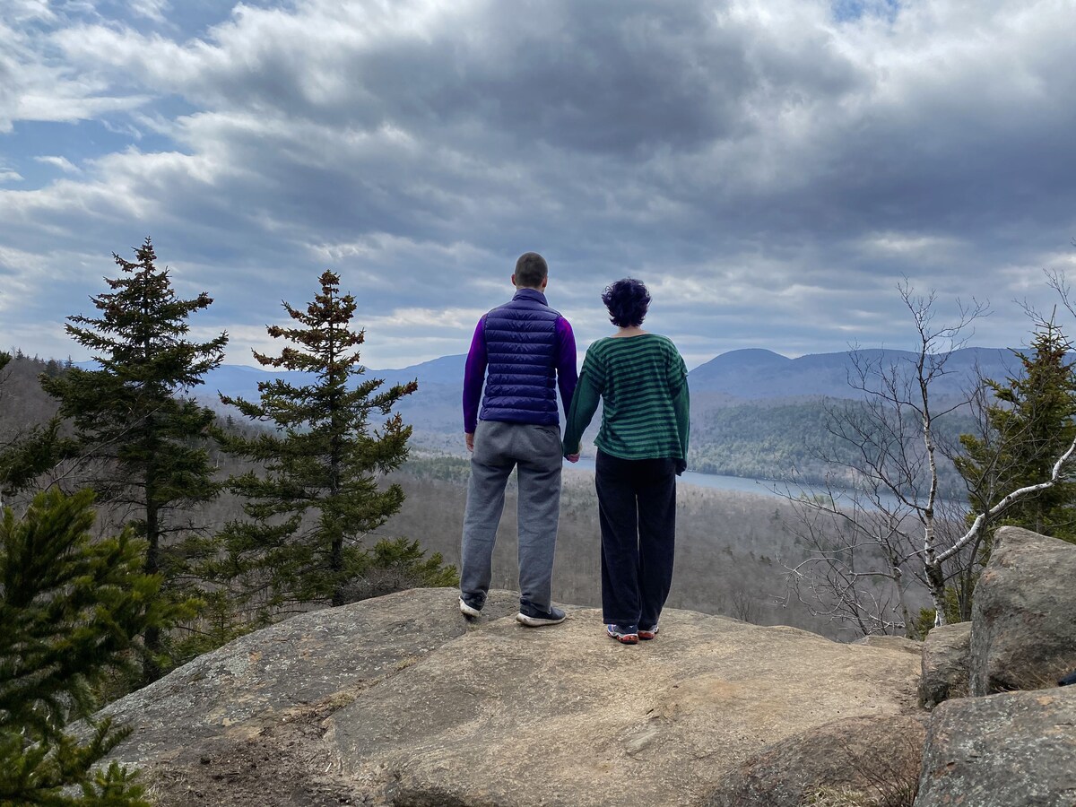 3-Acres Adirondack Cabin: Near Gore Mt, sauna room, pool table