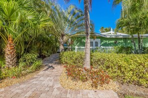 Key Lime Cottage private side entrance