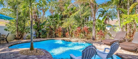 Private oasis,beautiful heated pool