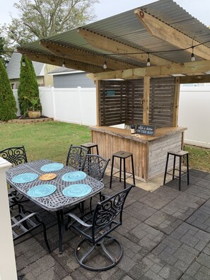 Outdoor bar/patio