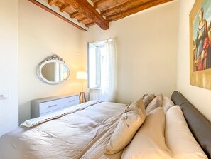 Master Bedroom, includes a KING size Bed, Cotton linens and high ceilings