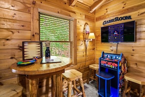 Game room w/ Arcade Games