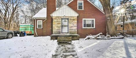 Detroit Vacation Rental | 4BR | 2BA | Stairs Required | 1,900 Sq Ft
