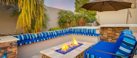 Outdoor Firepit w/ Seating