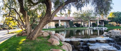 The Peaceful Plumosa sits on the golf course next to a beautiful water feature