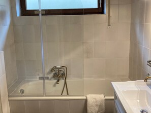 Ferienwohnung mit 90 qm, 2 Schlafzimmer für max. 5 Personen-Badewanne