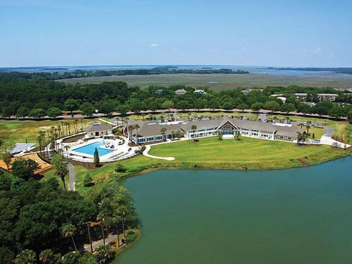 Updated Top Floor Villa-Gorgeous Views! Lake House Amenity Cards Available!