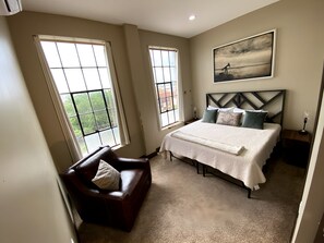 Middle bedroom (King bed, Bernhardt leather chair, room darkening shades, mini-split)