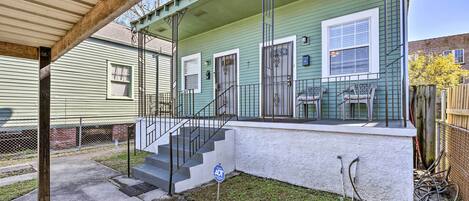 New Orleans Vacation Rental | 2BR | 1BA | Steps Required for Access